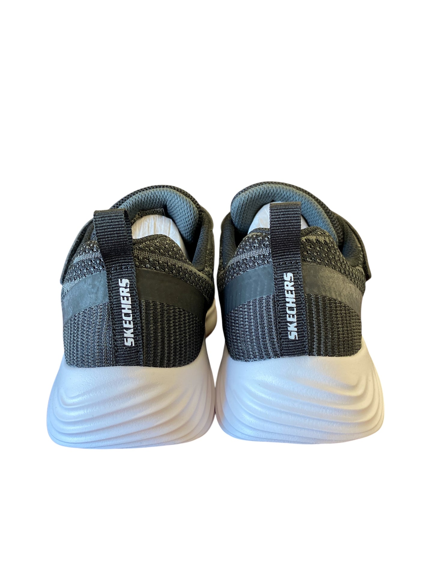 black Skechers boys sneakers, 4.5