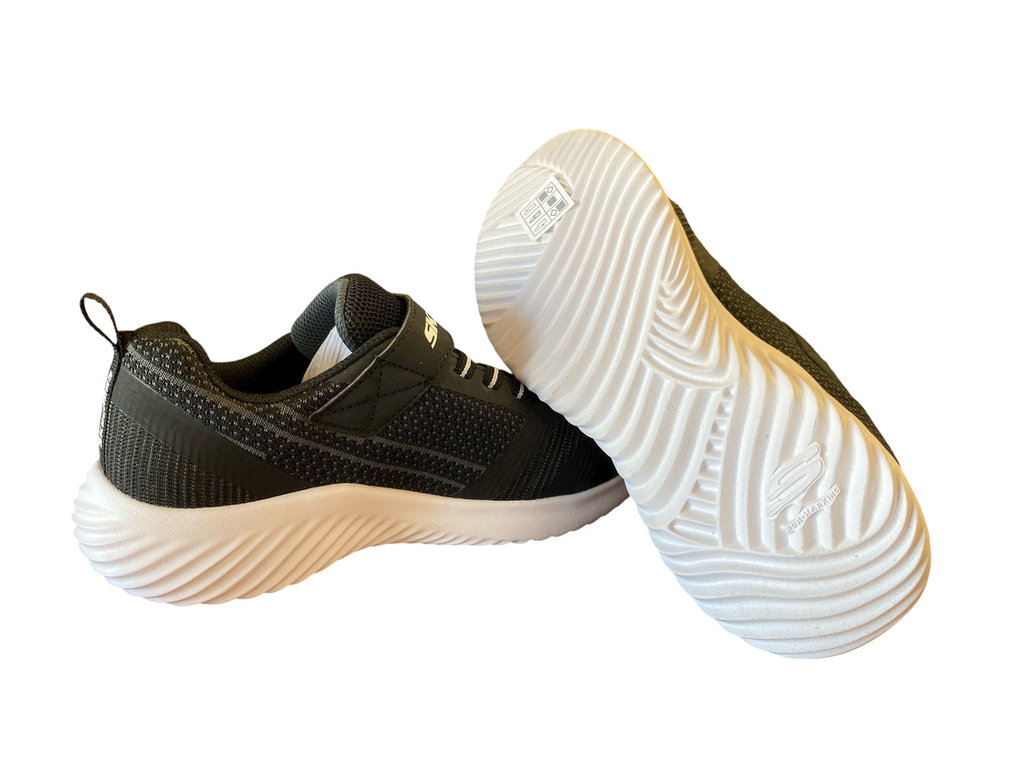 black Skechers boys sneakers, 4.5