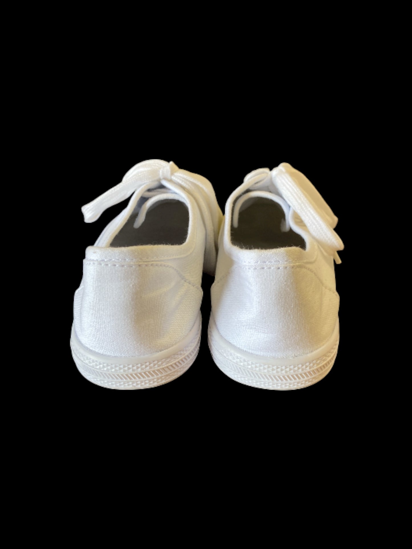 white Universal Thread sneakers, 7